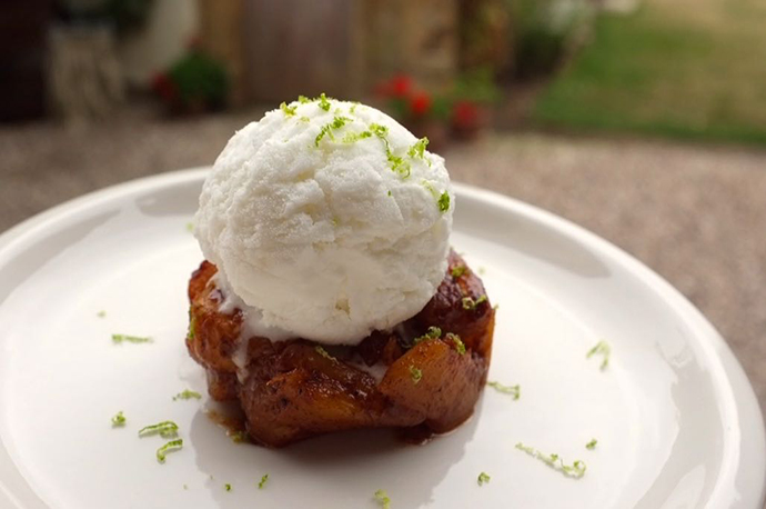 Ananas rôti aux épices et glace coco