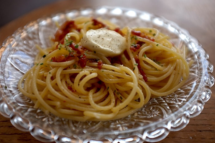Spaghettis façon carbonara aux piments oiseau