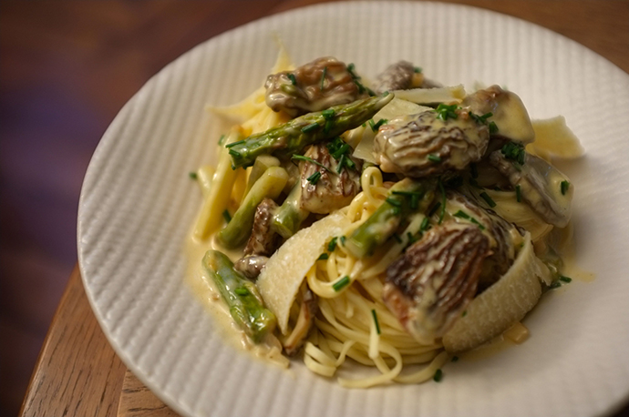 Tagliatelles aux morilles et asperges vertes